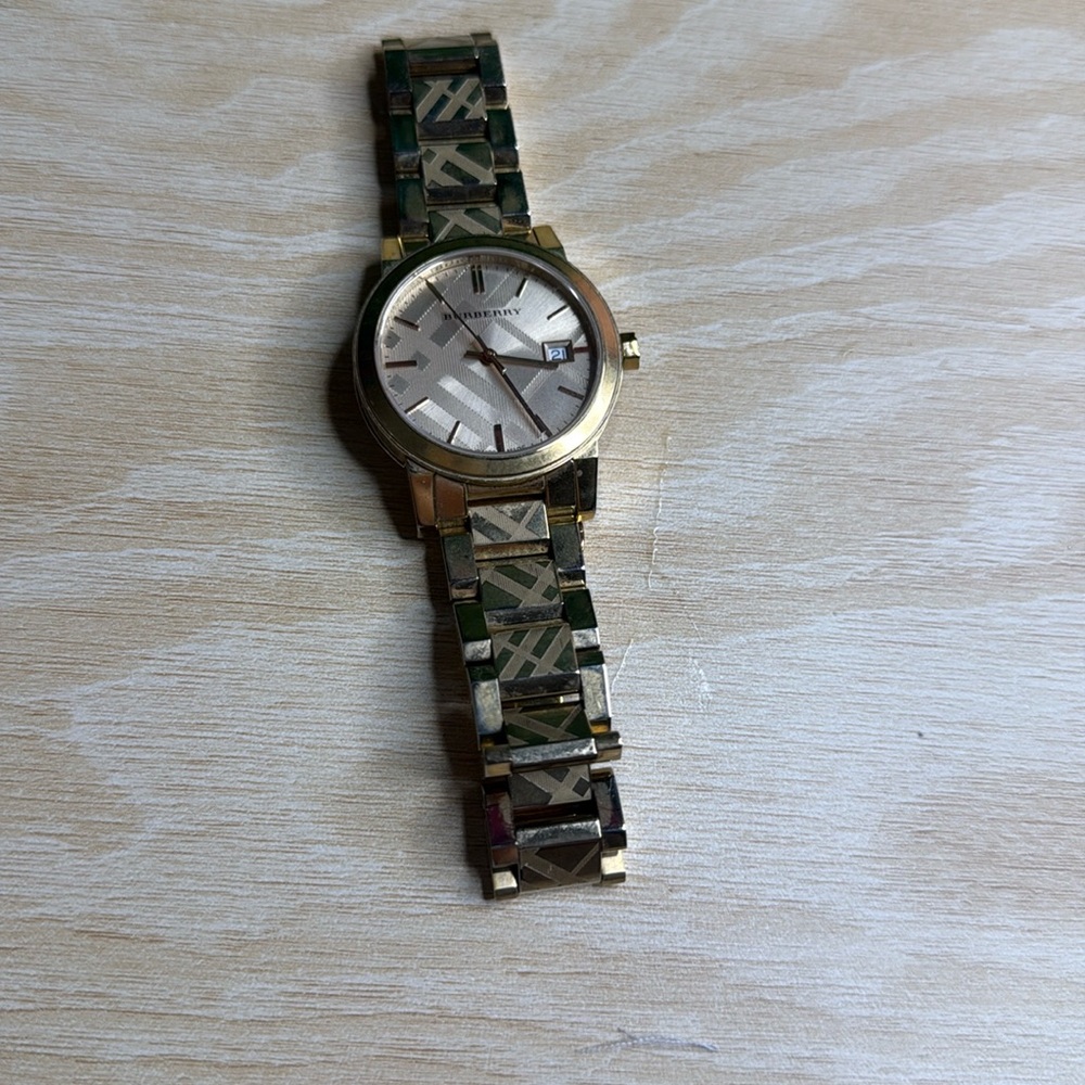 Burberry Gold and Silver Watch| Used - Picture 4 of 13